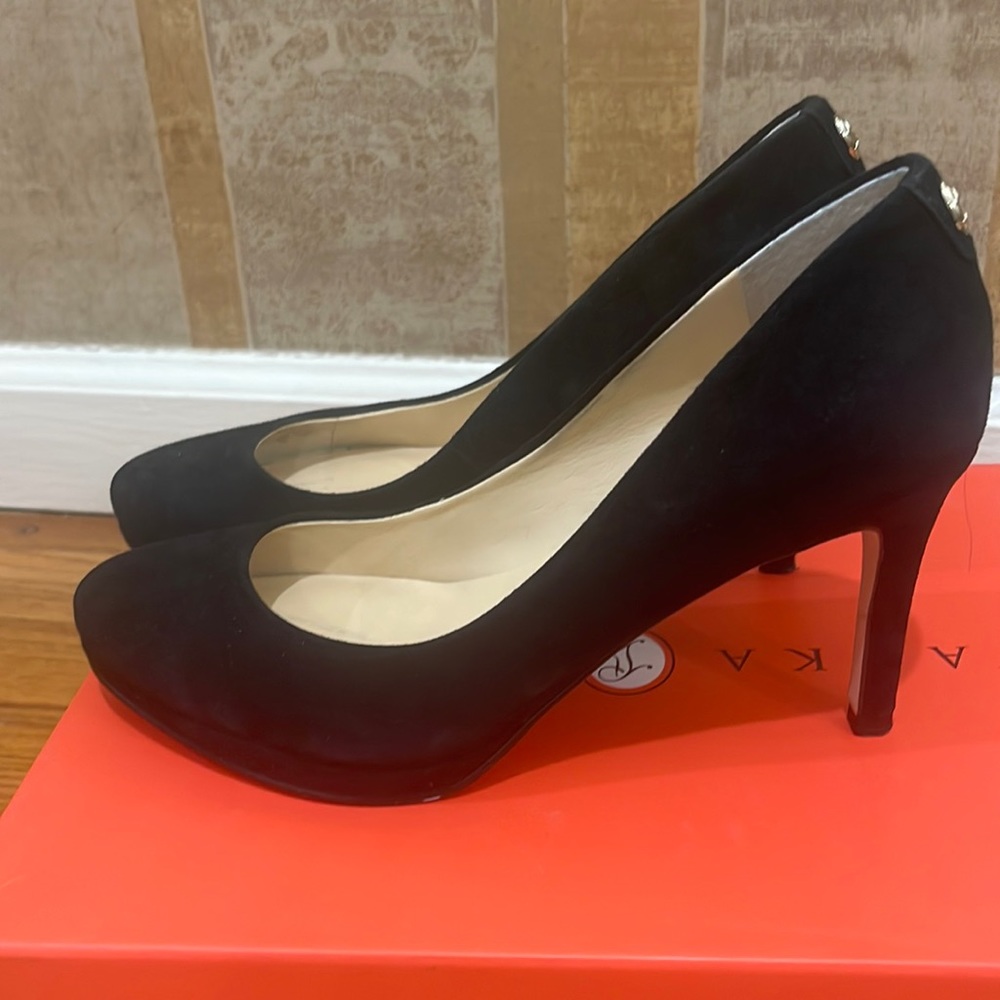 Black suede platform pump size 6